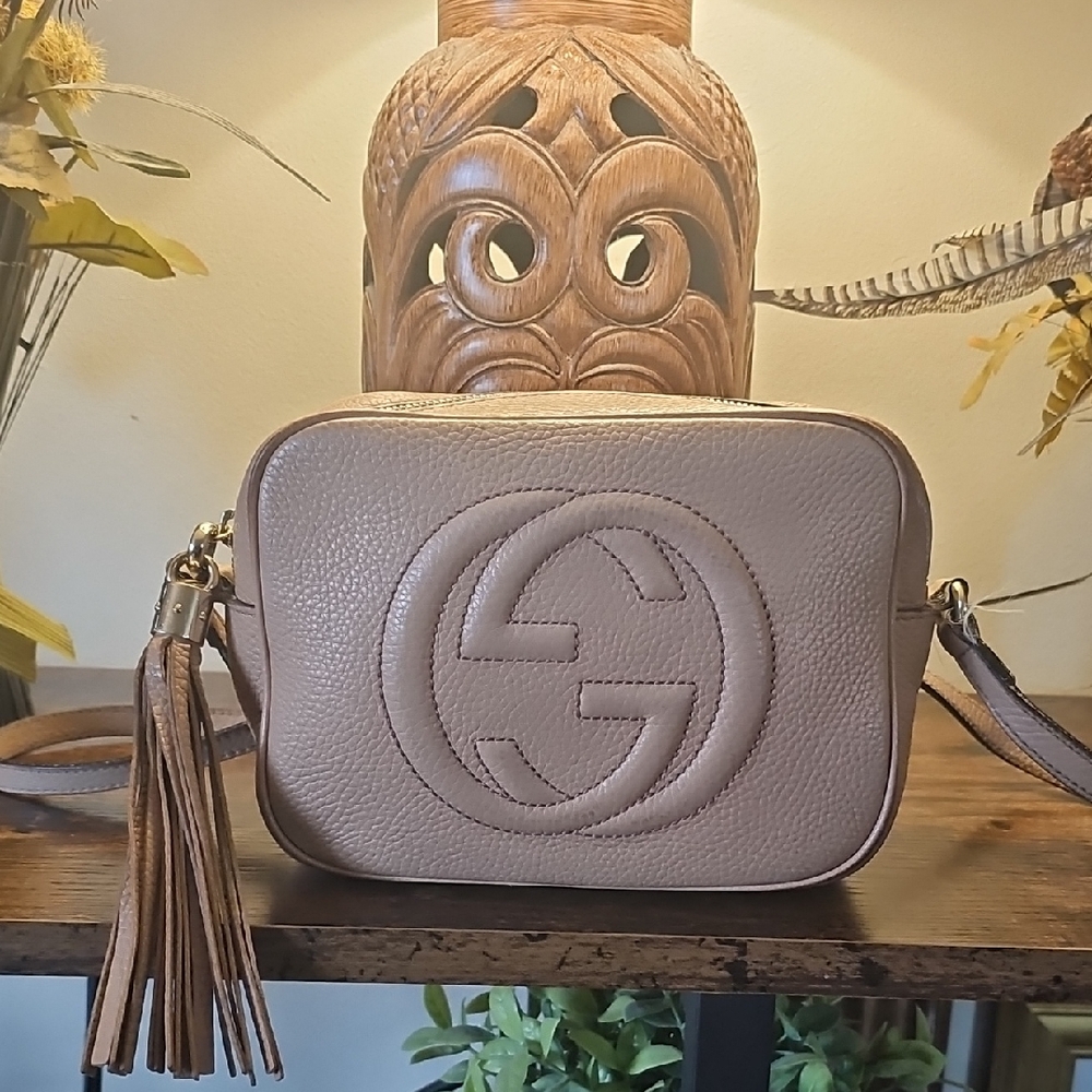 Gucci Soho Disco Leather Crossbody Bag in Taupe